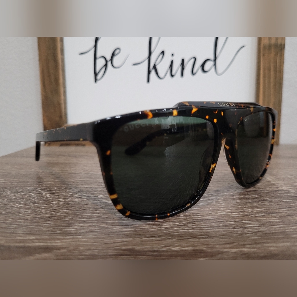GUCCI Unisex Sunglasses, Great condition. - Picture 5 of 9